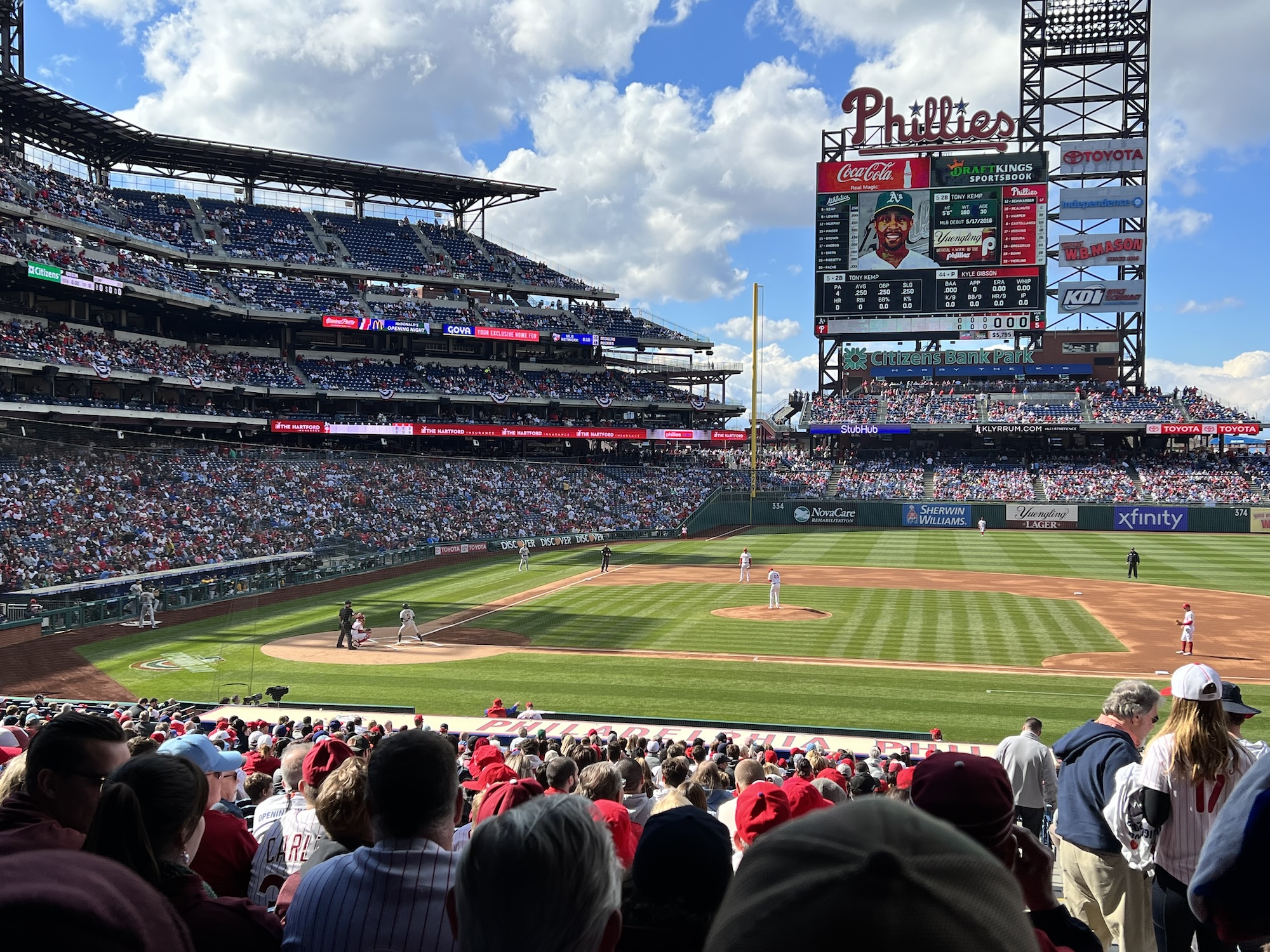 Athletics 2 – Phillies 4