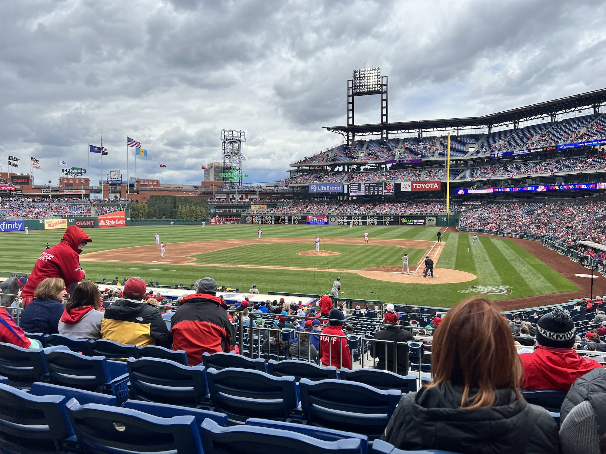 Athletics 2 – Phillies 1